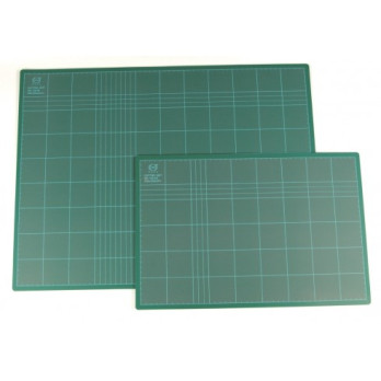 TAPPETINO DA TAGLIO dim. 60x45 cm in PVC verde, millimetrato